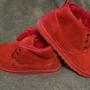 UGG NEUMEL IN RED SIZE 9
